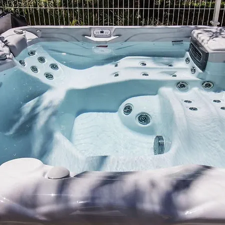 Pinsa Mar - Exceptional 5 Bedroom - Private Heated Swimming Pool - Jacuzzi - Games Encarnacao