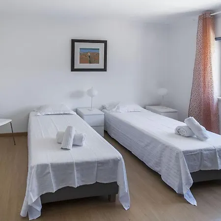 Villa Pinsa Mar - Exceptional 5 Bedroom - Private Heated Swimming Pool - Jacuzzi - Games Encarnacao